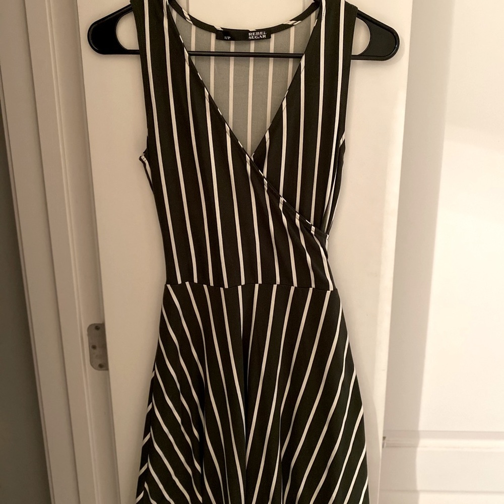 Dress - Picture 2 of 3